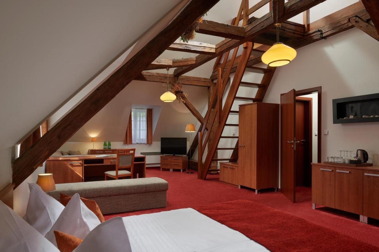 Hotel Singer Ludvíkov Eksteriør billede